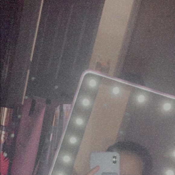 Meet your Posher, Fabiola - Picture 1 of 1